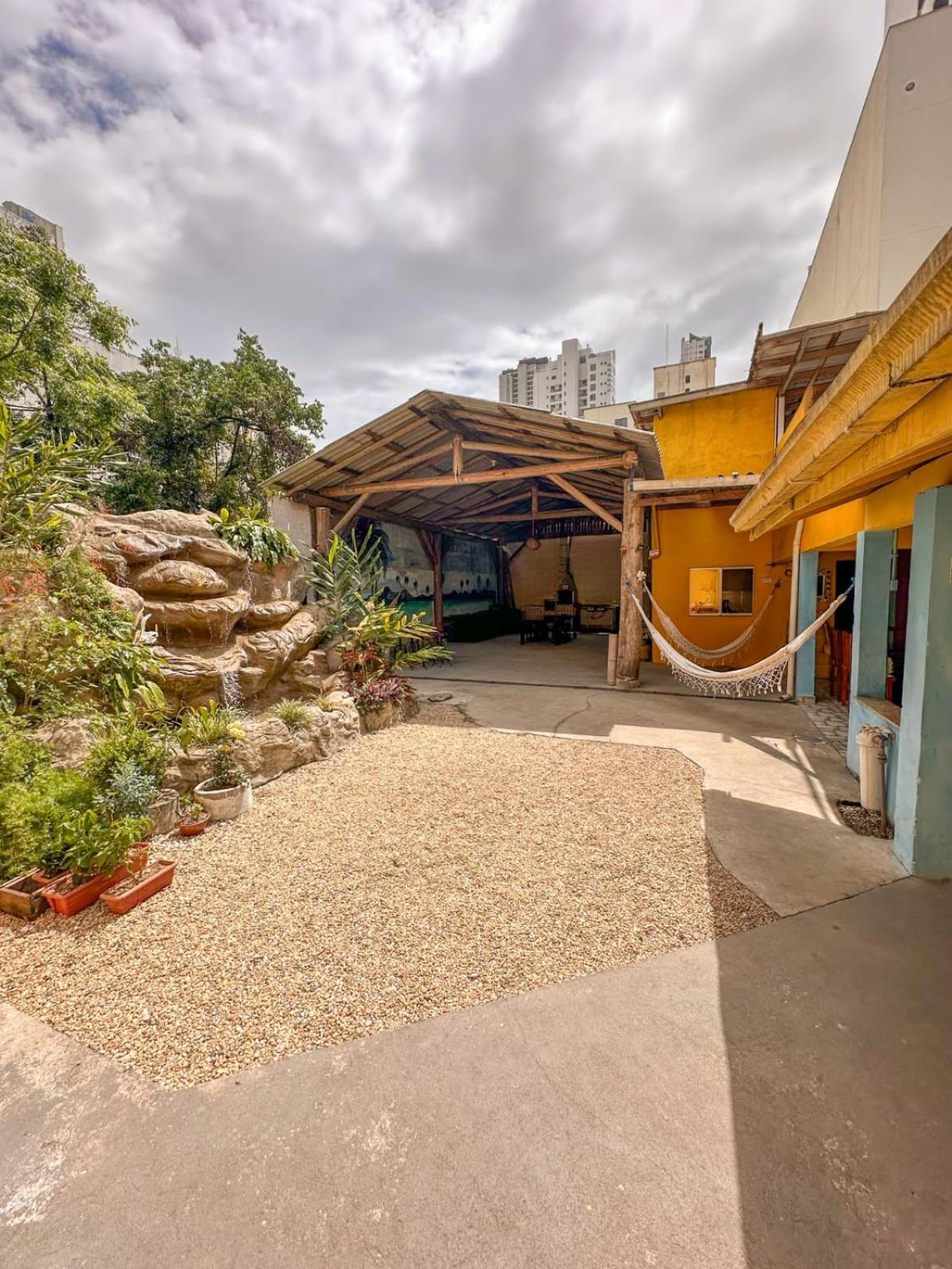 Homestay Yellow House Bc